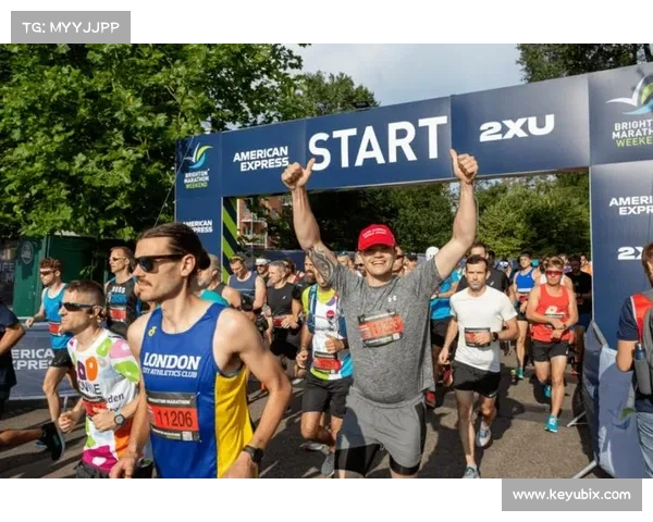 芝加哥马拉松赛道平坦宽阔环形设计成就全球公认的最快赛事之一
